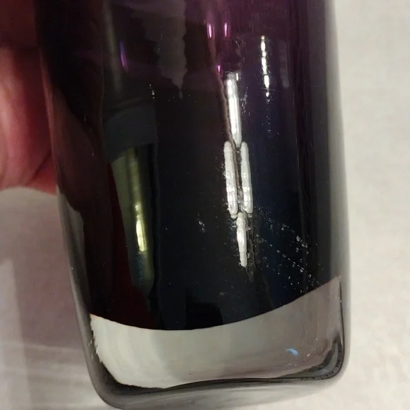 Beautiful purple bud vase. - Picture 7 of 7